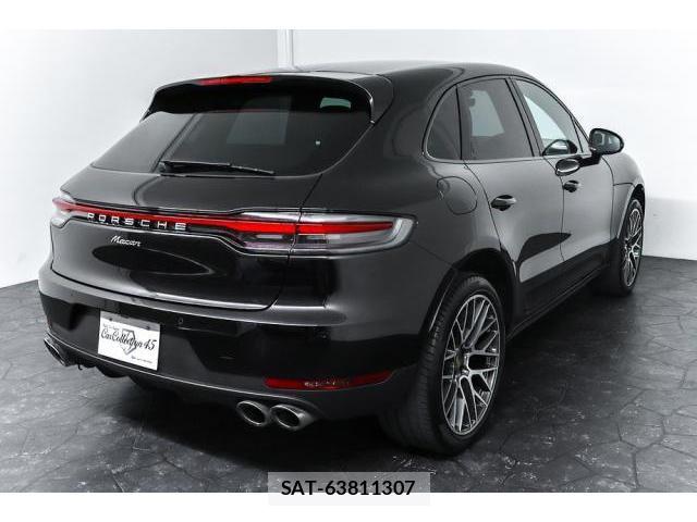 Porsche MACAN 2020-01 8283327-8