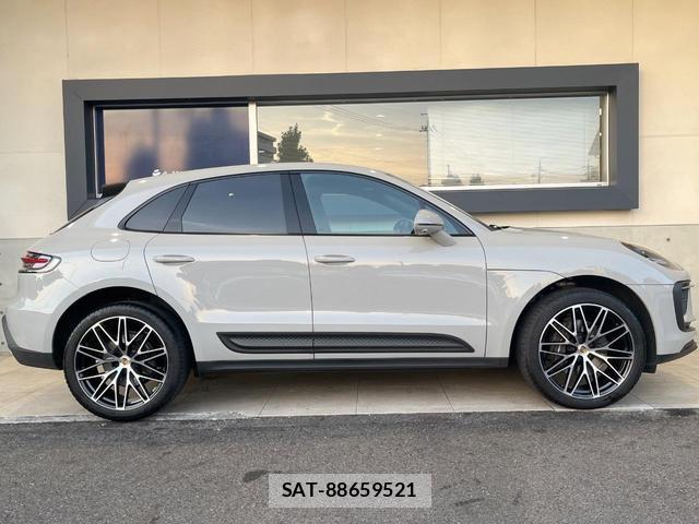 Porsche MACAN 2023-02 8285313-17