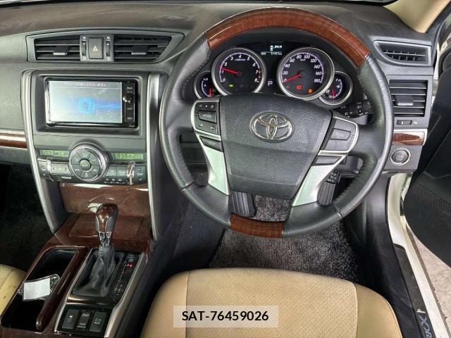 Toyota MARK X 2016-06 8278930-2