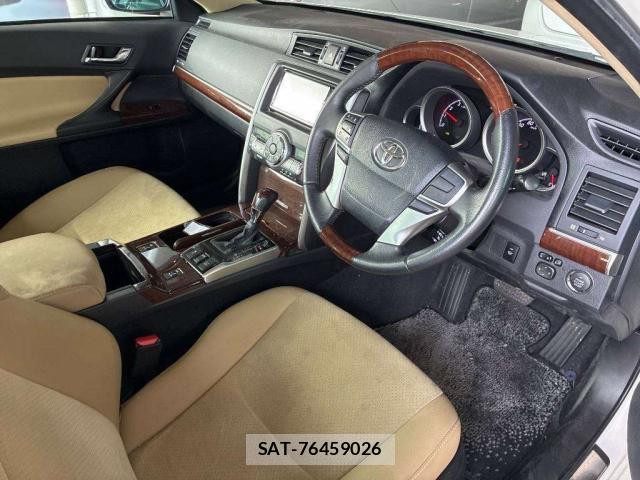 Toyota MARK X 2016-06 8278930-3