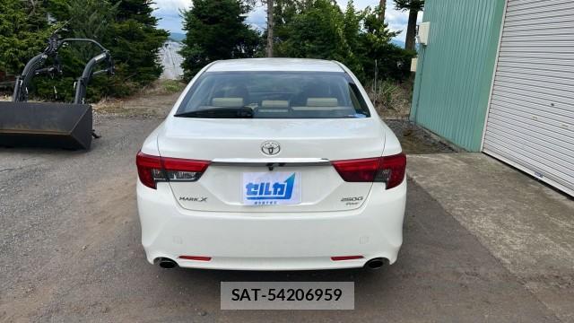 Toyota MARK X 2014-02 8282376-1