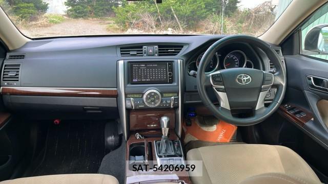 Toyota MARK X 2014-02 8282376-2