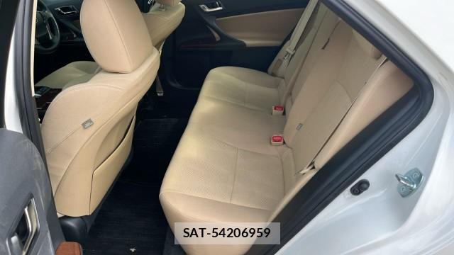 Toyota MARK X 2014-02 8282376-6
