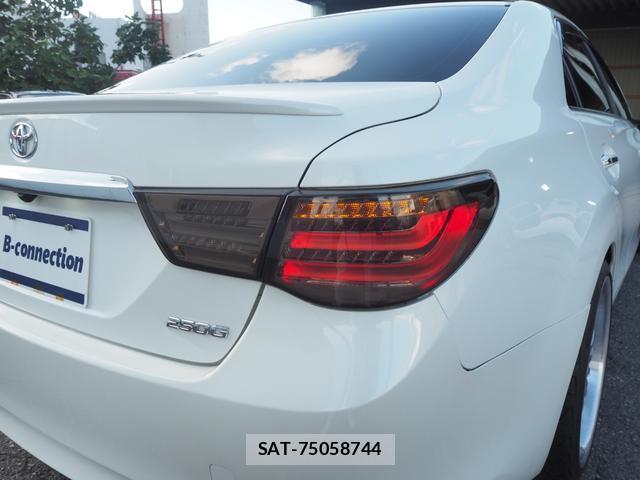 Toyota MARK X 2009-12 8284162-11