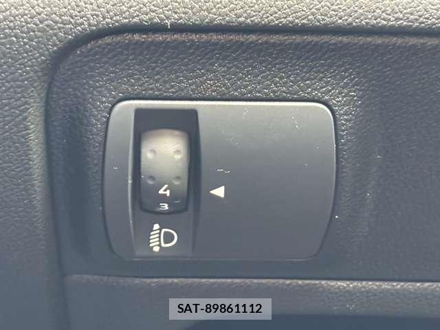 Renault MEGANE 2018-12 8284464-14