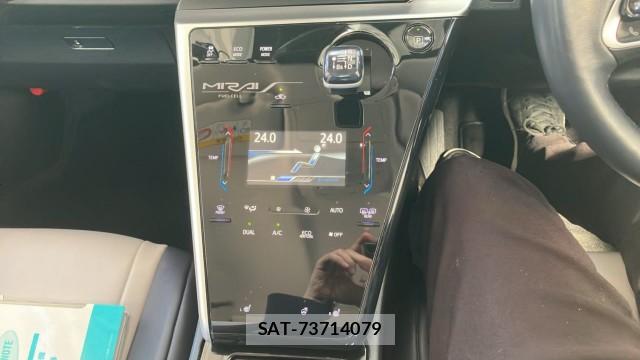 Toyota Mirai 2017-01 8280633-14