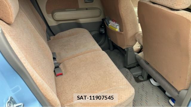 Nissan MOCO 2009-07 8281375-6