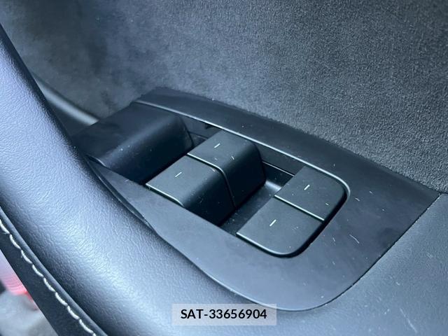 Tesla MODEL 3 2021-11 8284061-1