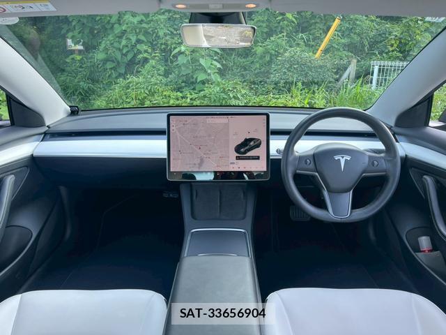 Tesla MODEL 3 2021-11 8284061-2