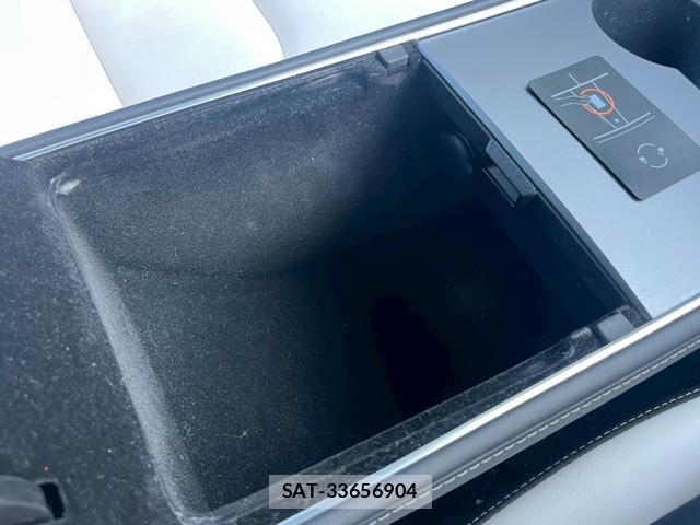 Tesla MODEL 3 2021-11 8284061-5