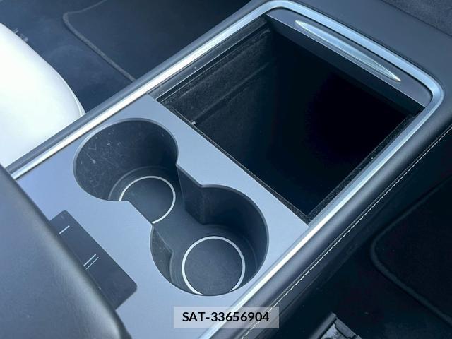 Tesla MODEL 3 2021-11 8284061-6