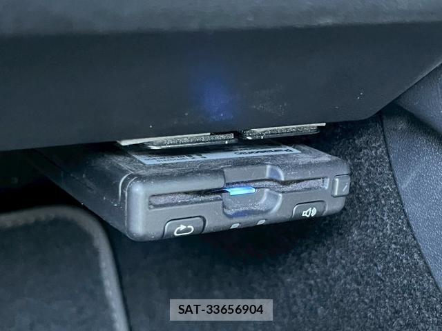 Tesla MODEL 3 2021-11 8284061-7