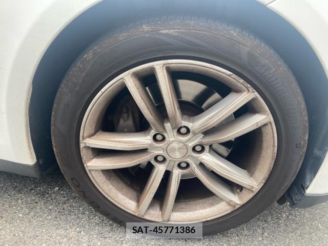 Tesla MODEL S 2015-06 8277495-17