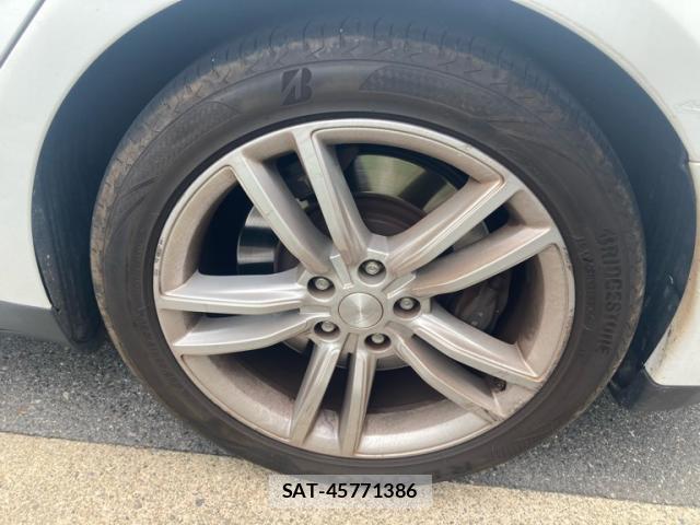 Tesla MODEL S 2015-06 8277495-19