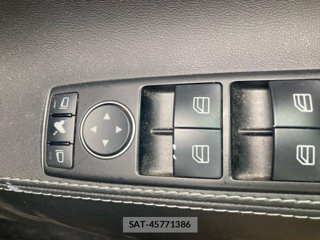 Tesla MODEL S 2015-06 8277495-6
