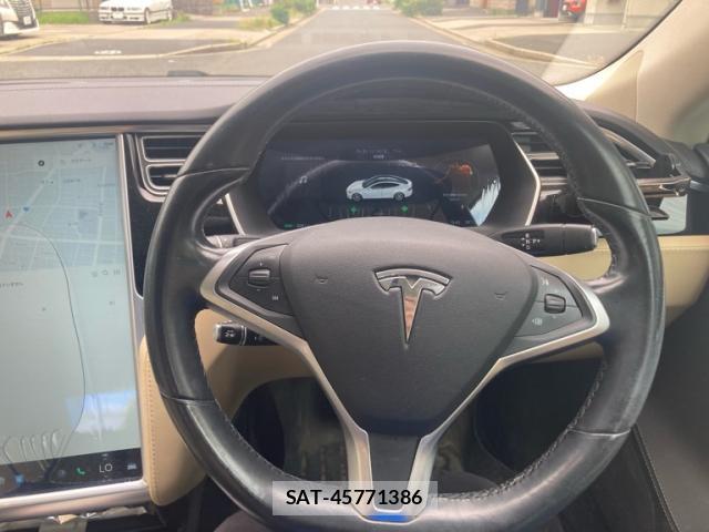 Tesla MODEL S 2015-06 8277495-7