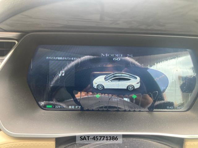 Tesla MODEL S 2015-06 8277495-9