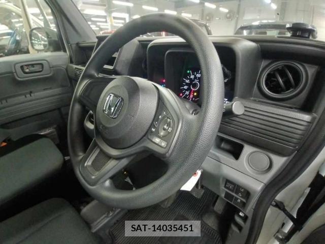 Honda N-VAN 2019-06 8277917-4