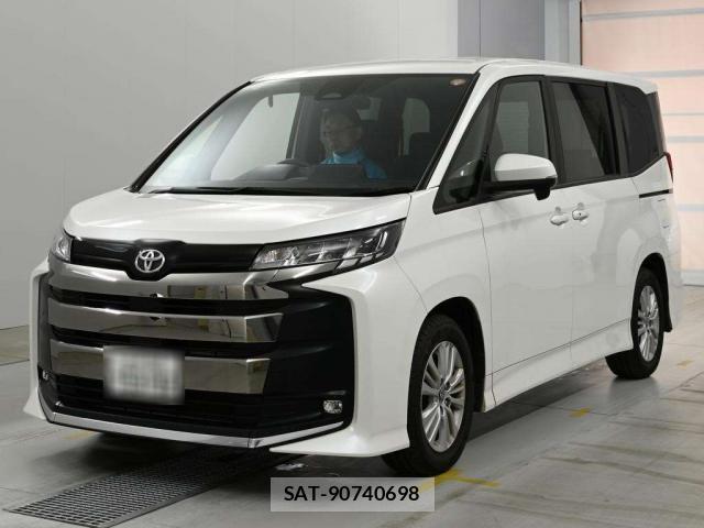 Toyota NOAH 2023-06 8276812-0