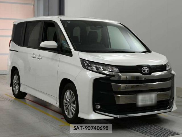 Toyota NOAH 2023-06 8276812-10