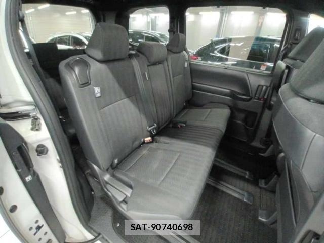 Toyota NOAH 2023-06 8276812-5