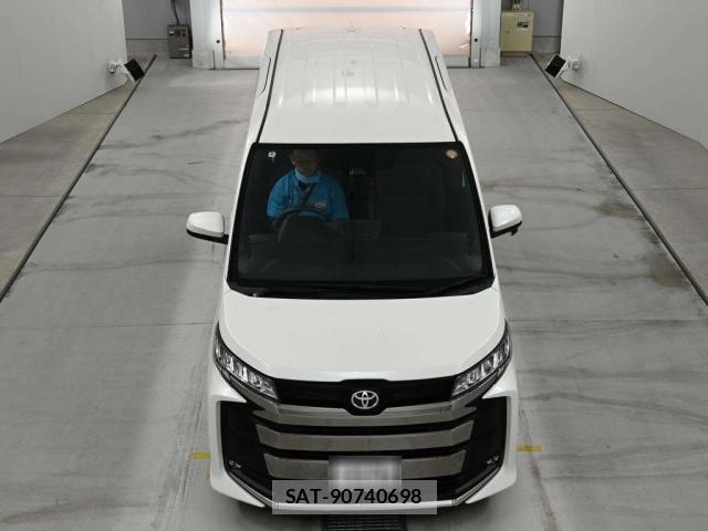 Toyota NOAH 2023-06 8276812-8
