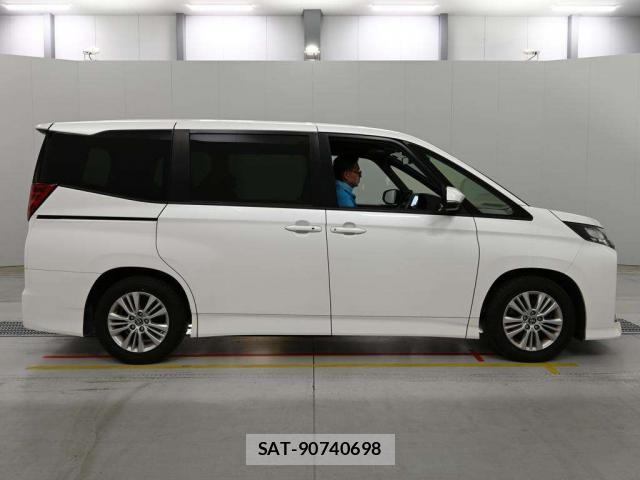 Toyota NOAH 2023-06 8276812-9