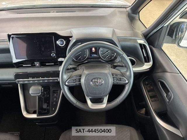 Toyota NOAH 2023-05 8276966-2