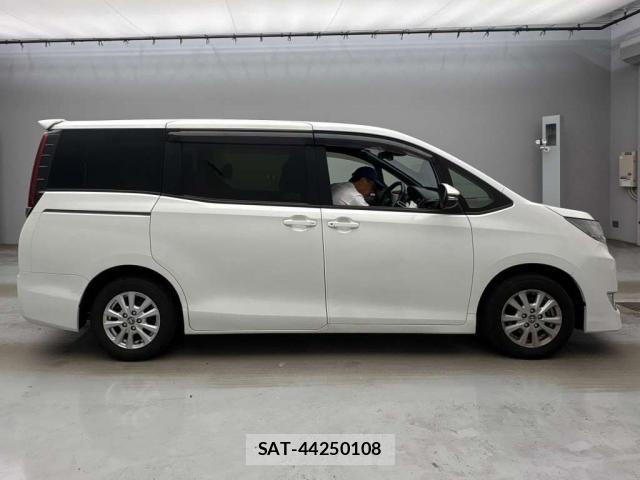 Toyota NOAH 2020-09 8276970-12
