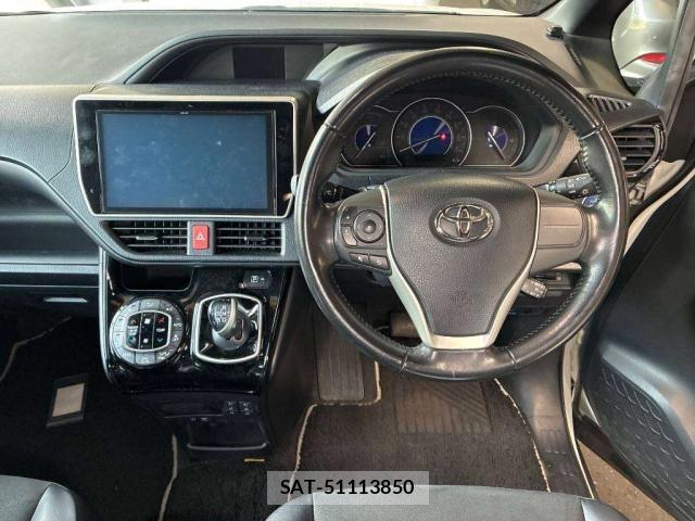 Toyota NOAH 2018-05 8276986-2