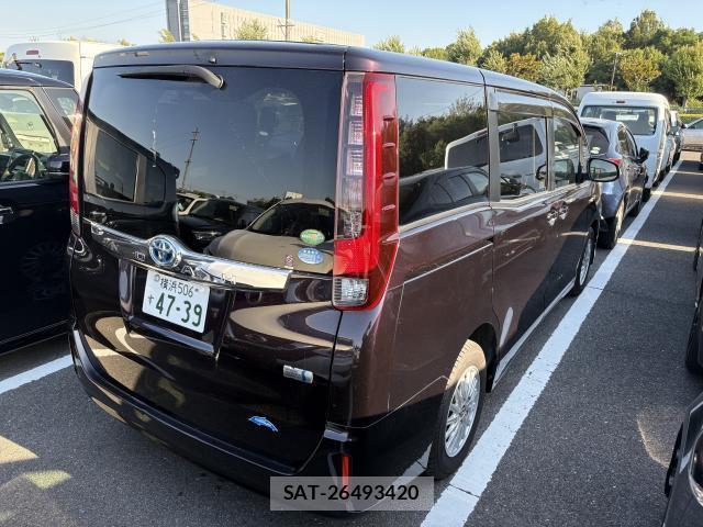 Toyota NOAH 2016-12 8277045-2