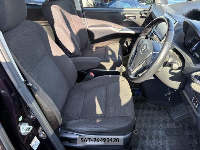 Toyota NOAH 2016-12 8277045-4
