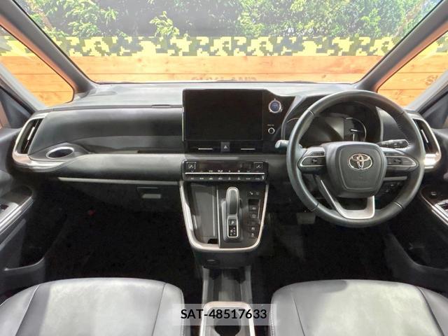 Toyota NOAH 2023-03 8277221-1