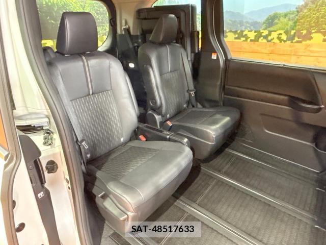 Toyota NOAH 2023-03 8277221-8