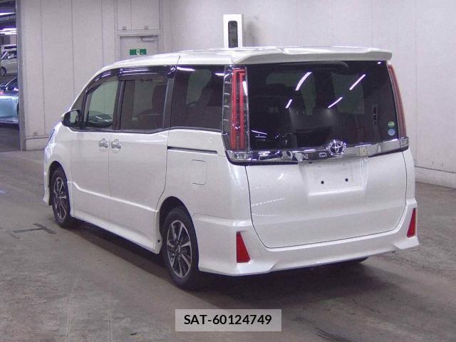Toyota NOAH 2017-09 8277449-1
