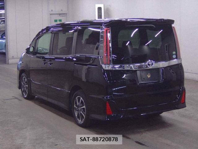 Toyota NOAH 2017-09 8277458-1