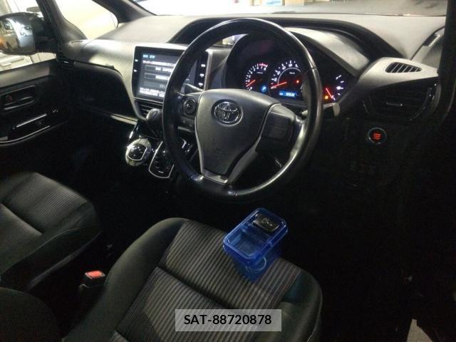 Toyota NOAH 2017-09 8277458-2