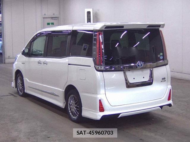 Toyota NOAH 2018-10 8277473-1