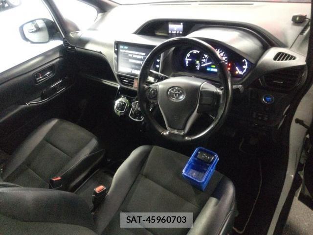 Toyota NOAH 2018-10 8277473-2