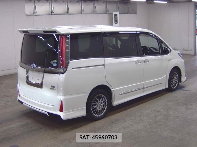 Toyota NOAH 2018-10 8277473-4