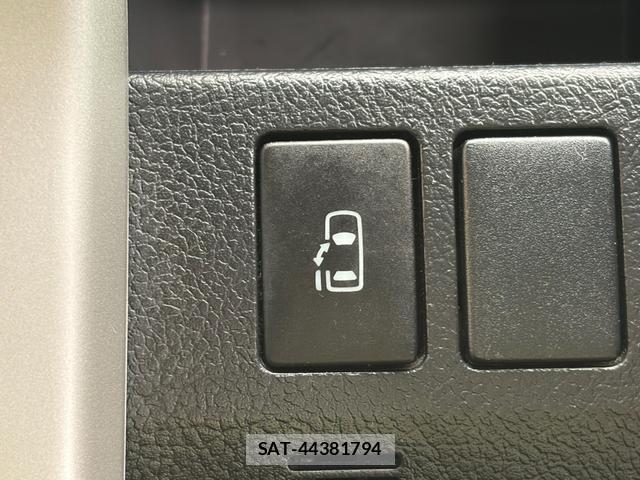 Toyota NOAH 2010-05 8277846-10