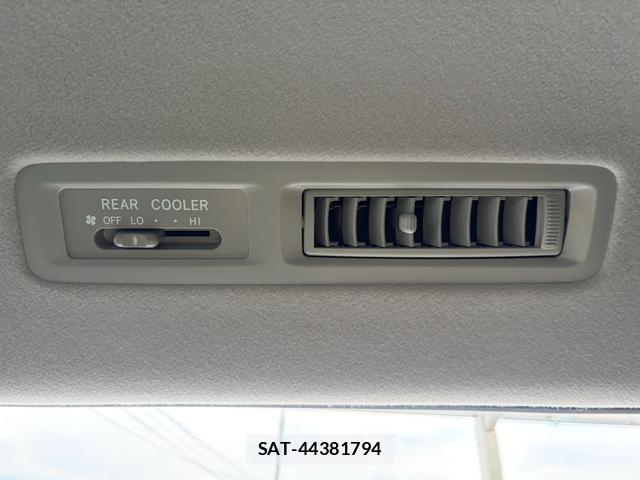 Toyota NOAH 2010-05 8277846-11