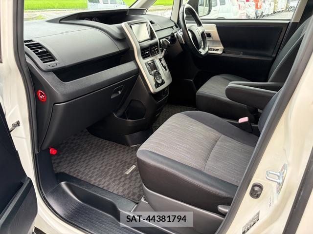 Toyota NOAH 2010-05 8277846-15