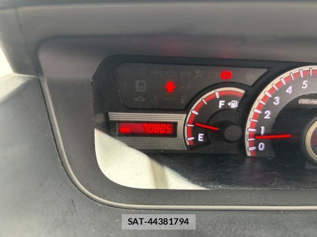 Toyota NOAH 2010-05 8277846-16