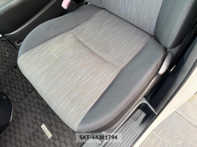 Toyota NOAH 2010-05 8277846-17