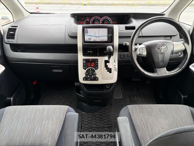 Toyota NOAH 2010-05 8277846-2