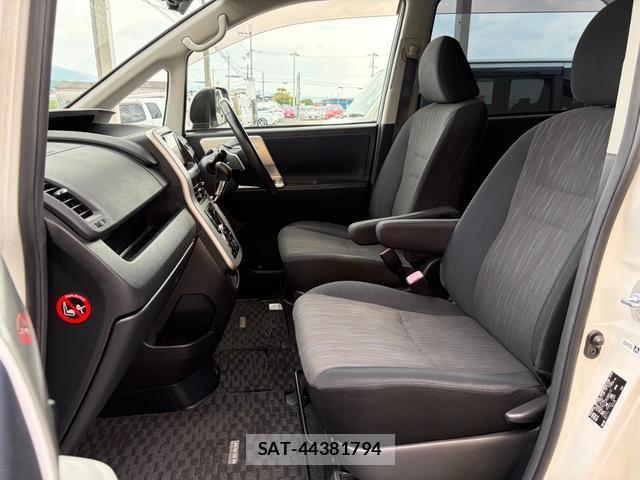 Toyota NOAH 2010-05 8277846-4
