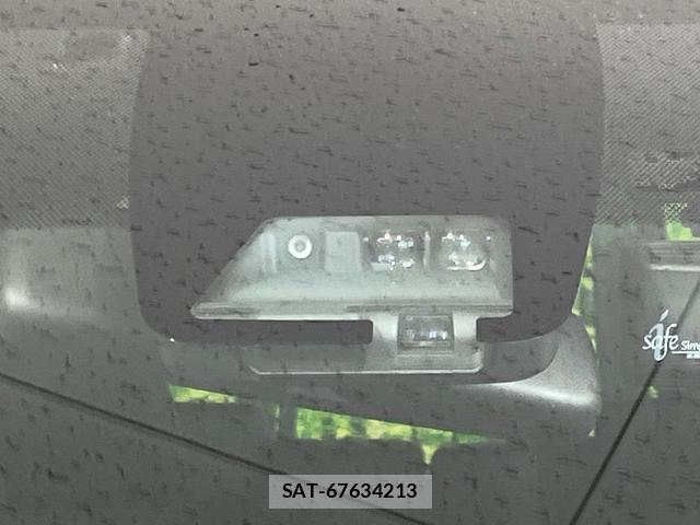 Toyota NOAH 2018-09 8278009-5