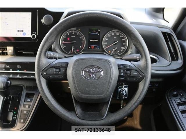 Toyota NOAH 2025-05 8278088-17
