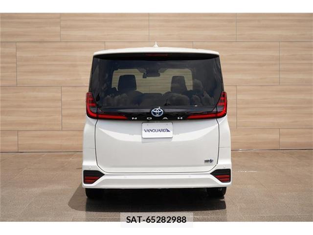 Toyota NOAH 2023-02 8278101-1